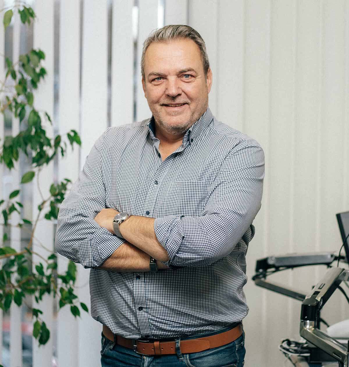 Freundliches Porträtbild eines Mitarbeiters der StadtWerke Rösrath