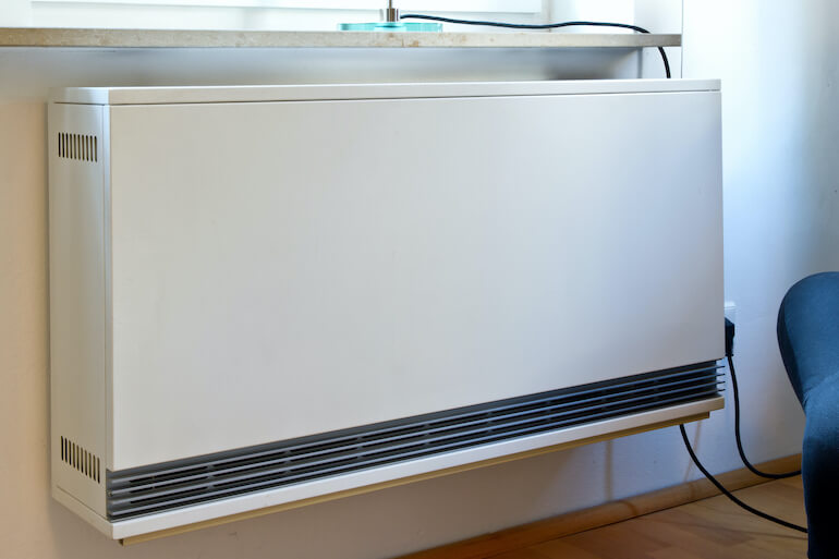 Eine Nachtspeicherheizung in einem privaten Wohnraum